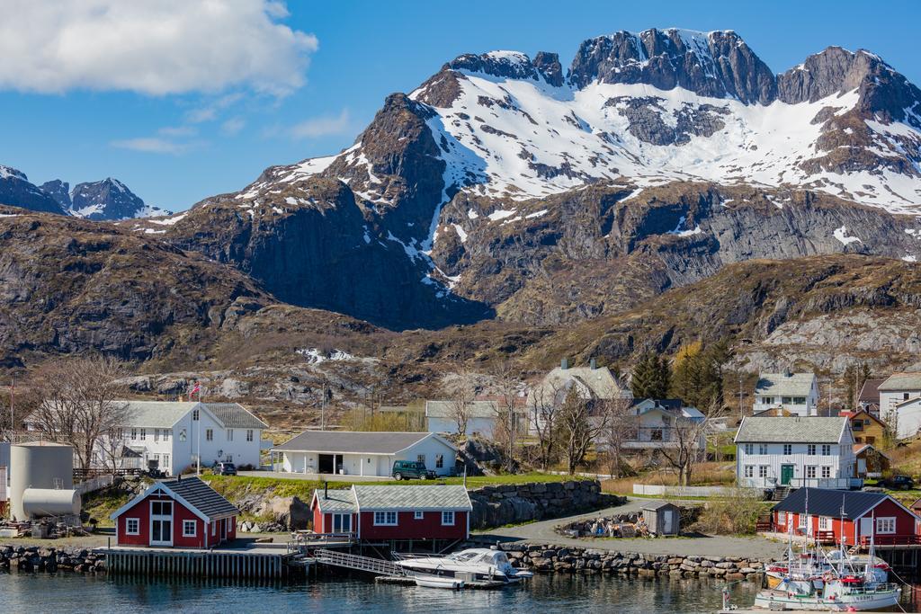 The Tide - Rorbuer Hotel Sorvagen Exterior photo