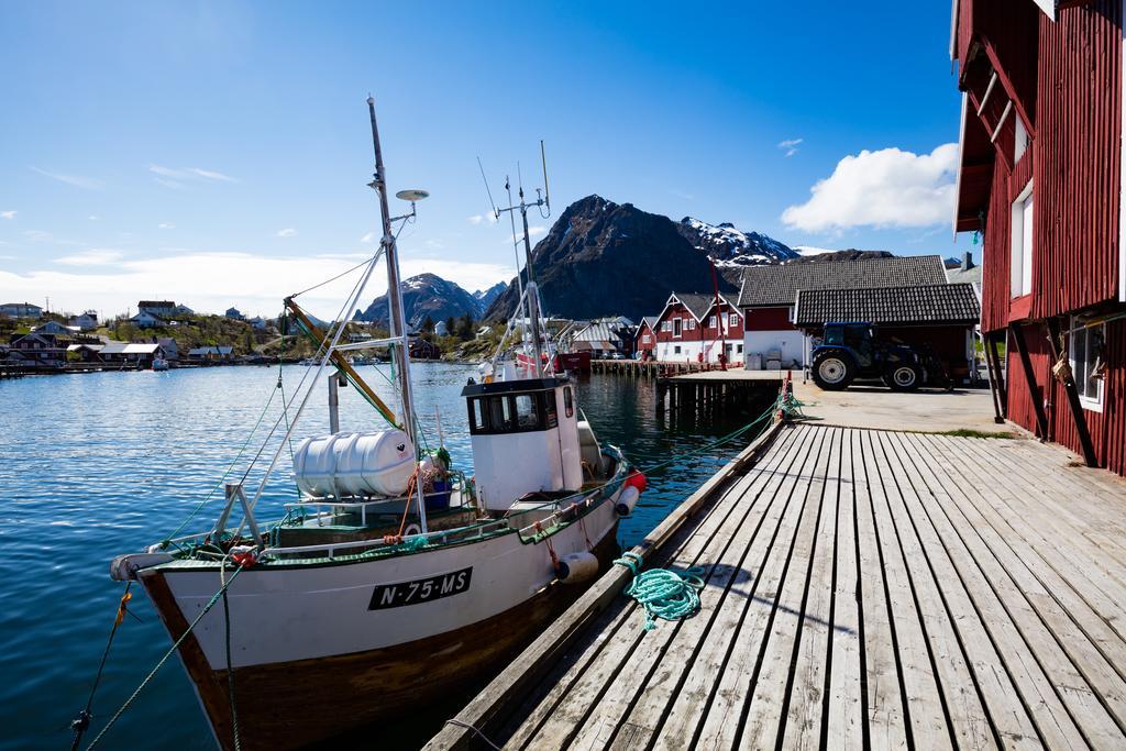 The Tide - Rorbuer Hotel Sorvagen Exterior photo